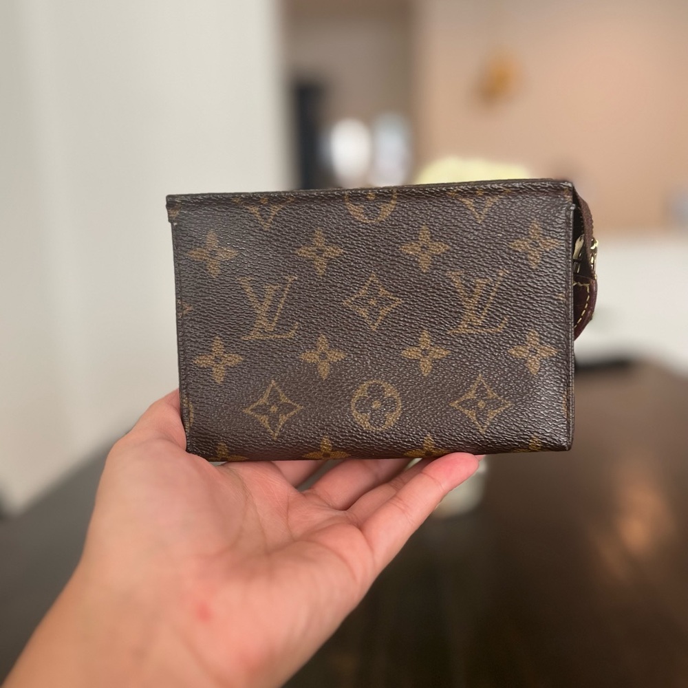 Vintage Louis Vuitton monogram toiletry pouch 15